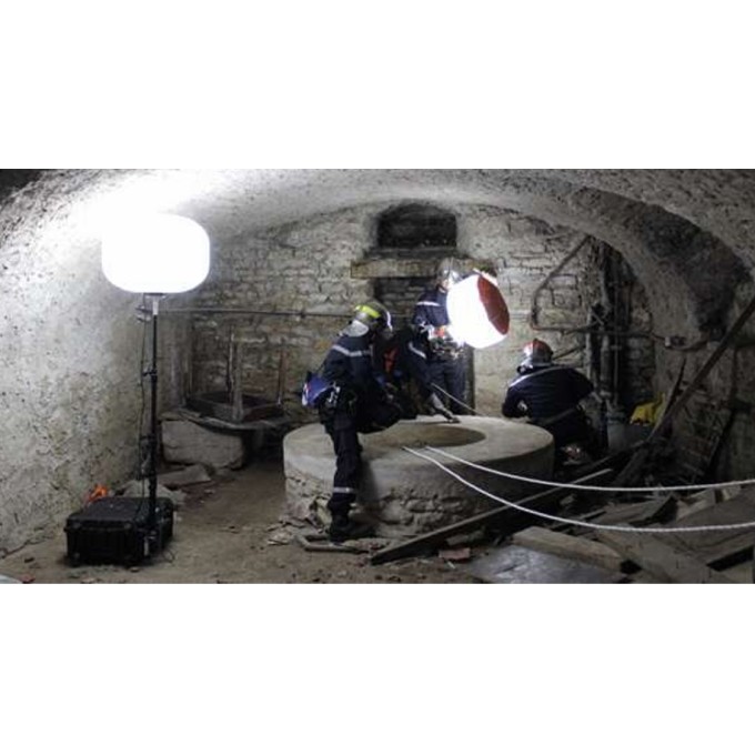 Iluminator santiere nocturne - 132.000 lumeni – 5 m inaltime 